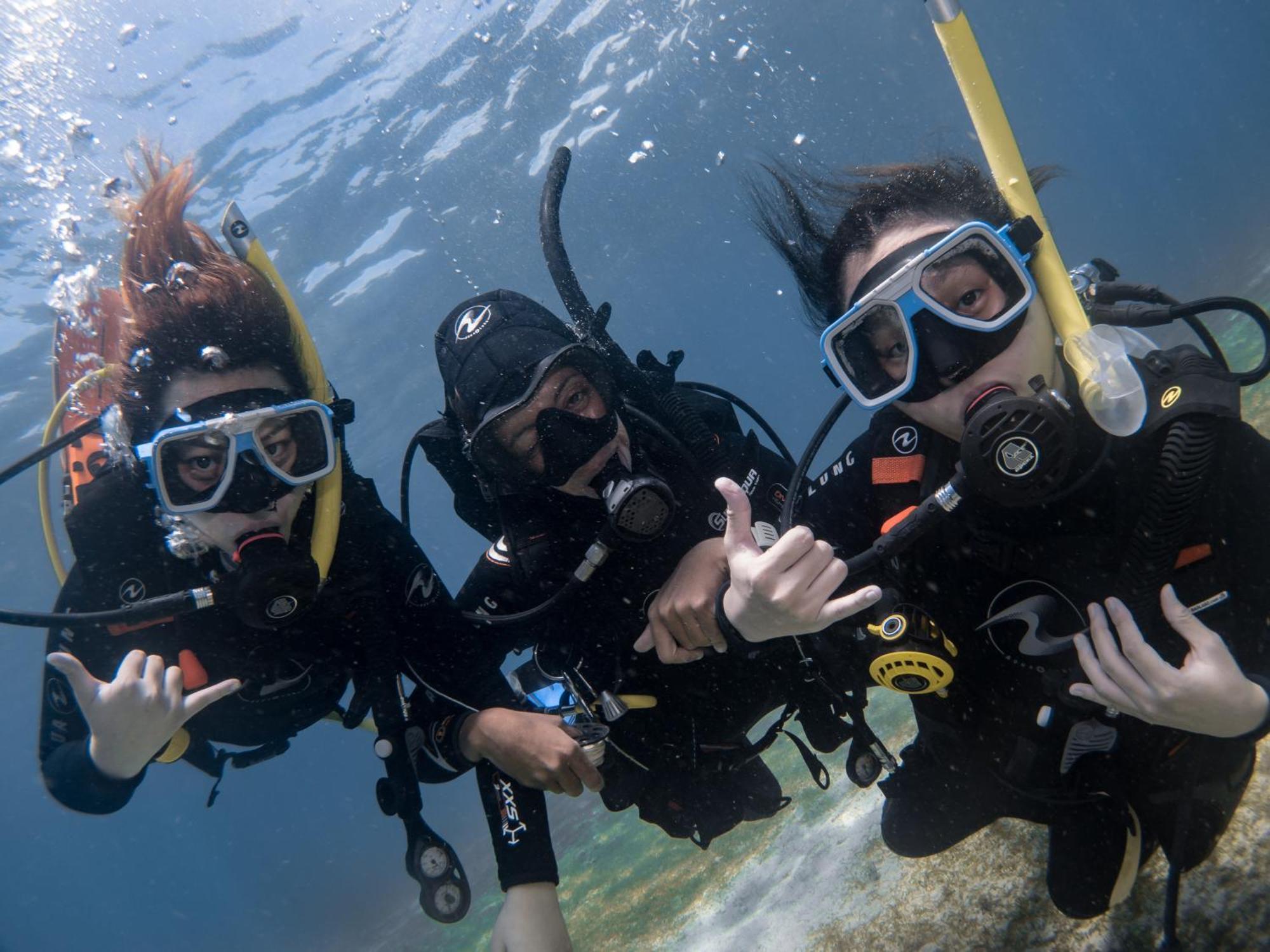 Badladz Beach And Dive Resort Пуерто-Галера Екстер'єр фото